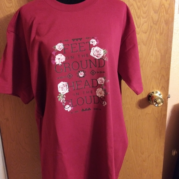 T-Shirt - Picture 1 of 3